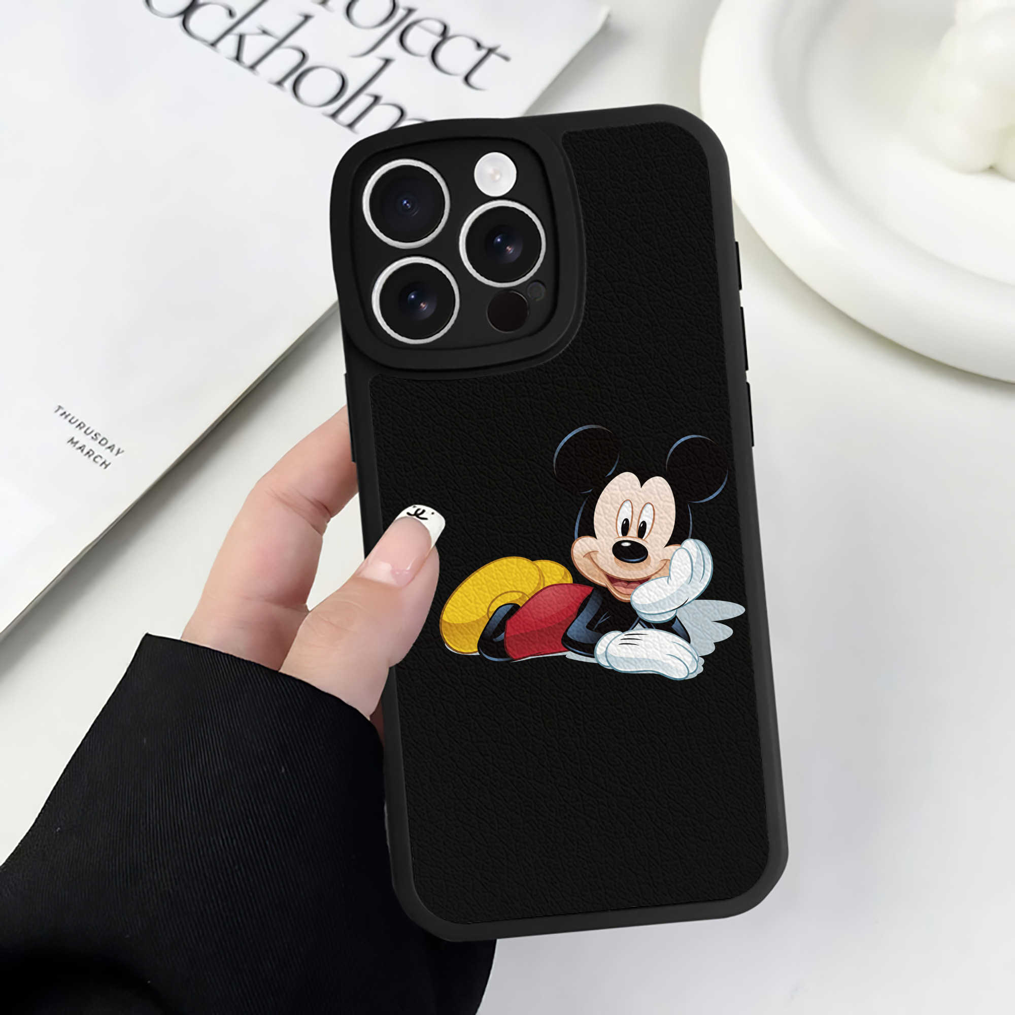 （画像用） ミッキーマウス Mickey Mouse 【iPhone 16シリーズ対応】シリコンスマホケース（レザー調） 材質：シリコン